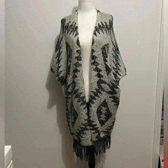 BNWOT  Garage cardigan/poncho Xs-S - Picture 2 of 5